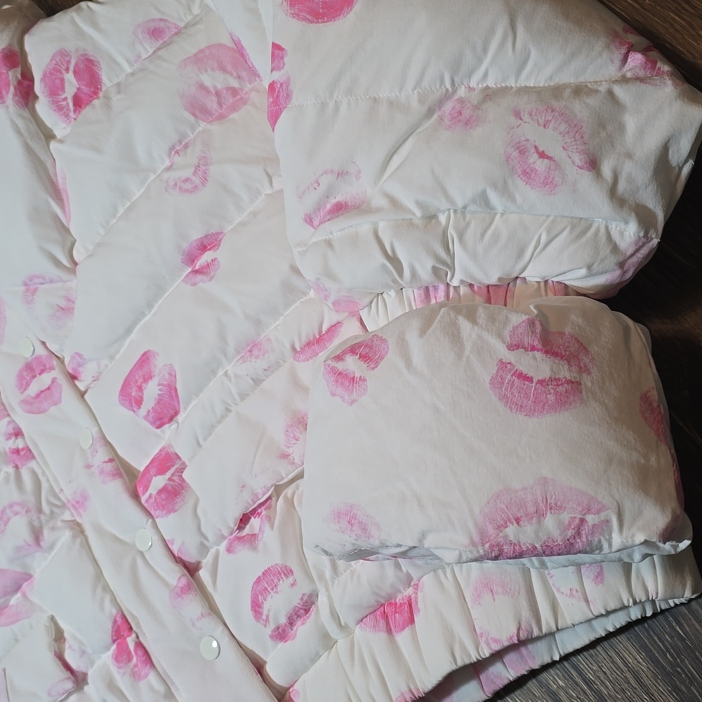 Selkie Kiss On Lips Hooded Puffer Jacket - Picture 8 of 10
